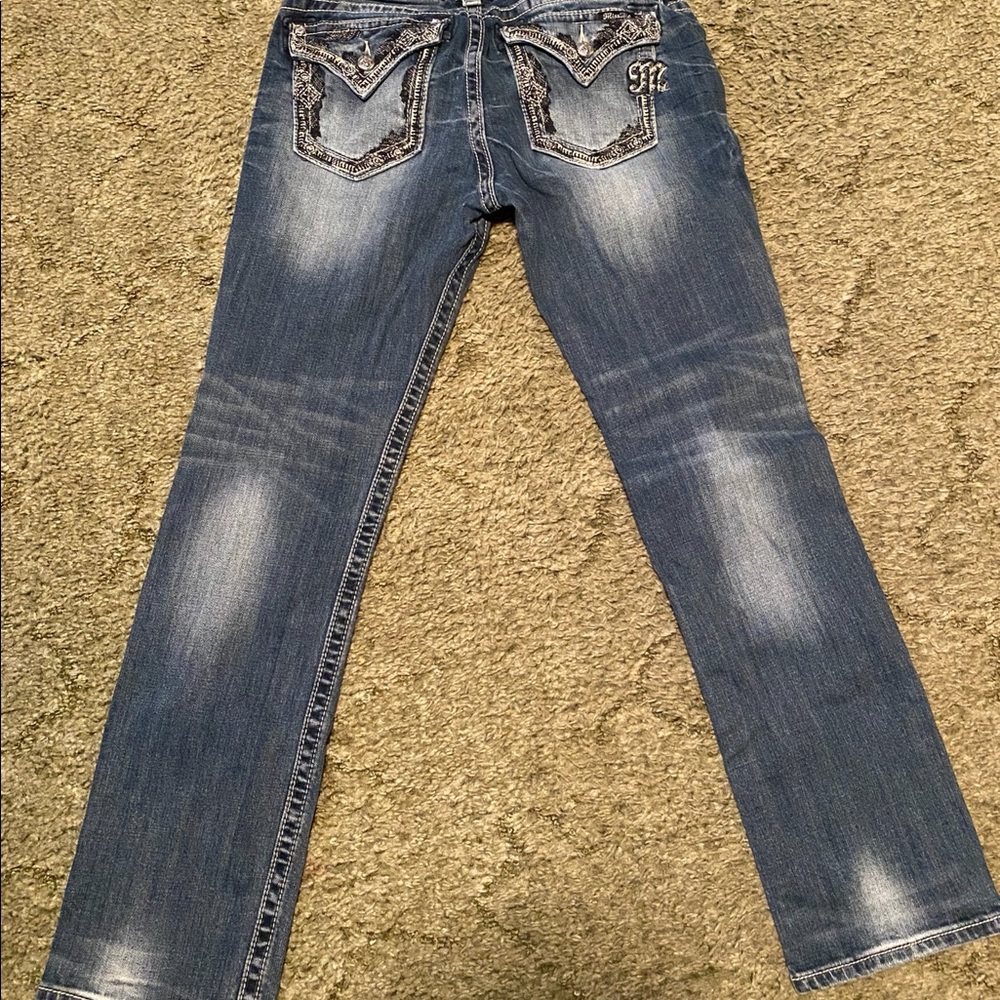 Miss Me Straight Cut Jeans. Size 32. Inseam 33.